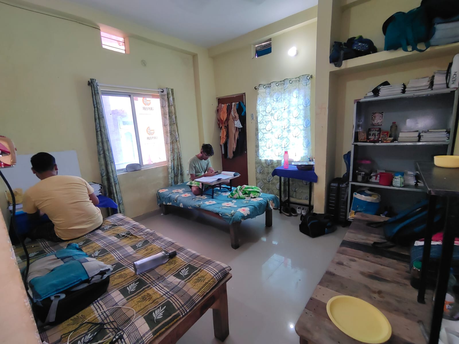Study-friendly room at Rajdhani Grih — best boys hostel near Boring Road, Patna